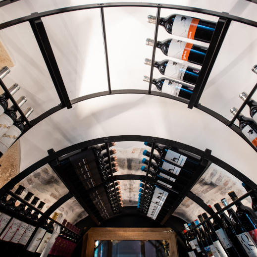 Shelf with wine bottles of the restaurant El Almacén Hoznayo